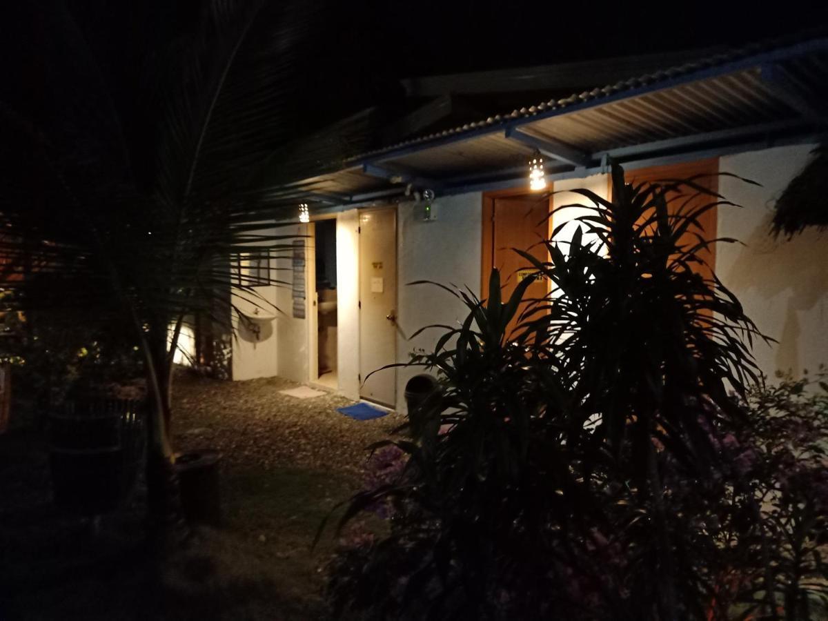 Moalboal Bamboo House / Rooms Exterior foto